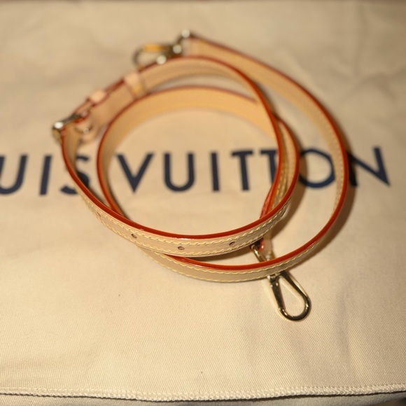 Louis Vuitton (Grand Palais) Brown and Tan Monogram - Picture 7 of 16